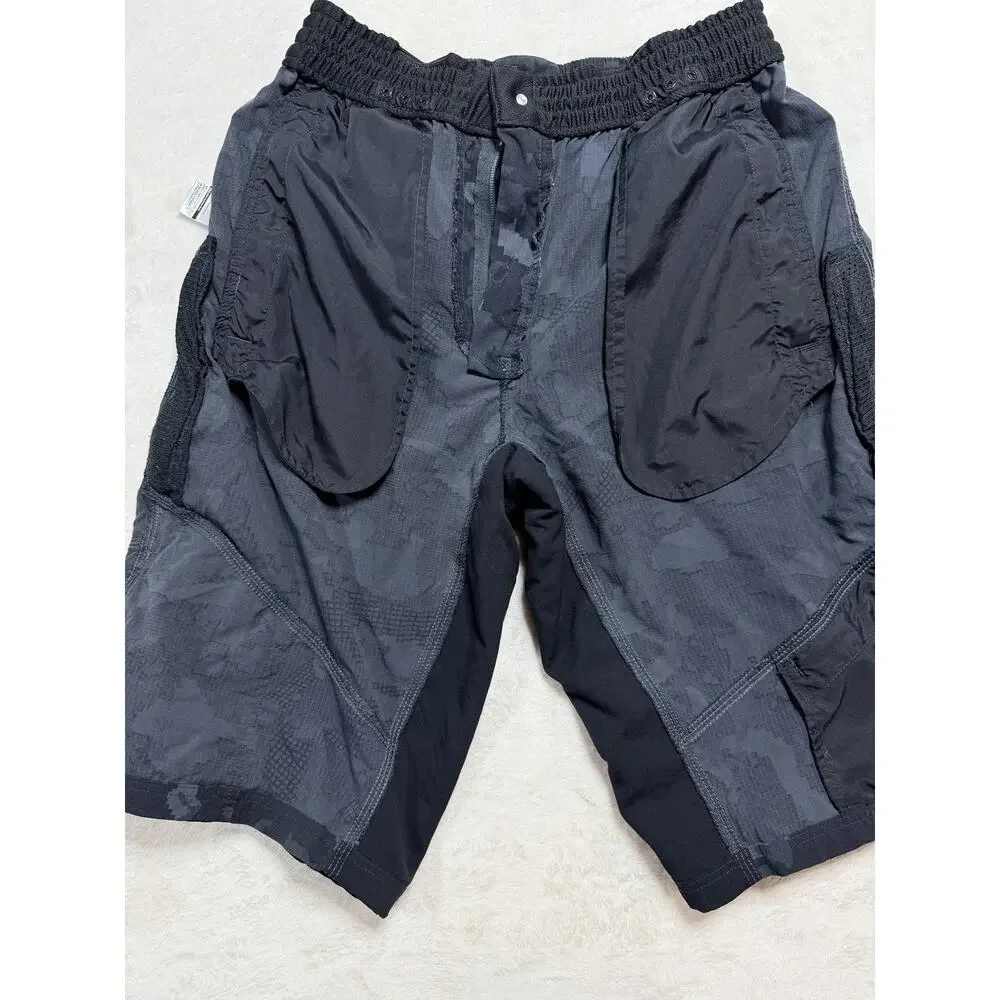 Endura Hummvee Mountain Bike Shorts Mens XL Grey Digital Camo MTB Cycling Cargo